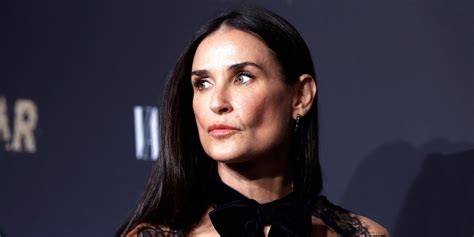 Demi Moore Stood By Her Dying Mothers Side。